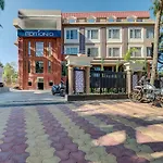 Collection O 30010 Calangute